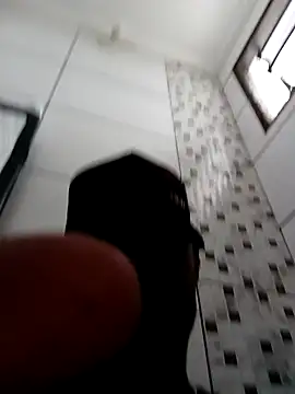 Snapshot of Beto0815 chatting on 02-12-26, 01:28 Beto0815 online show from 02-12-26, 01:28