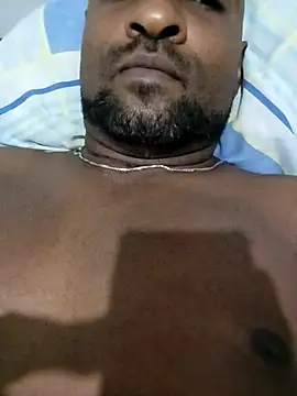 Snapshot of Beto0815 chatting on 02-15-26, 01:13 Beto0815 online show from 02-15-26, 01:13