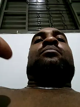 Snapshot of Beto0815 chatting on 02-15-26, 04:03 Beto0815 online show from 02-15-26, 04:03