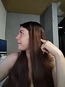 Snapshot of Carandrew chatting on 06-17-26, 03:24 Carandrew online show from 06-17-26, 03:24
