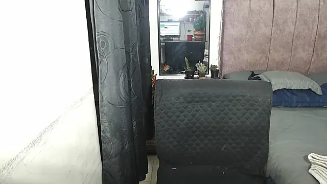 Snapshot of Liza_Thurner chatting on 12-19-24, 12:13 Liza Thurner online show from 12-19-24, 12:13