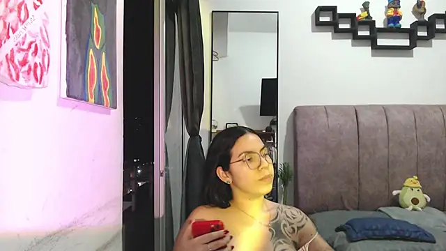 Snapshot of Liza_Thurner chatting on 09-09-25, 12:32 Liza Thurner online show from 09-09-25, 12:32