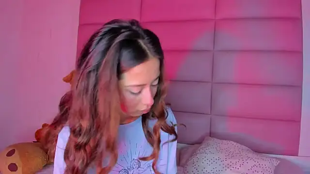 Snapshot of little-Emma chatting on 02-21-25, 03:12 little-Emma online show from 02-21-25, 03:12