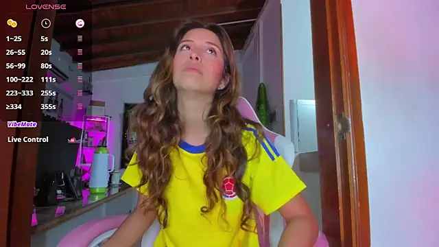 Snapshot of little-Emma chatting on 03-21-25, 03:12 little-Emma online show from 03-21-25, 03:12