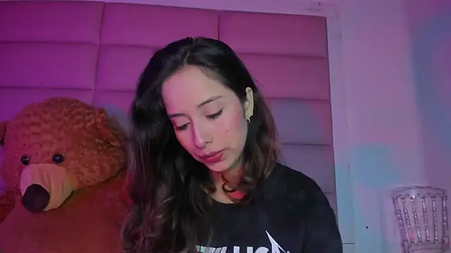 little-Emma online show from 12-19-25, 03:24