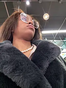 Snapshot of Black_Dolll chatting on 11-24-25, 05:01 Black Dolll online show from 11-24-25, 05:01