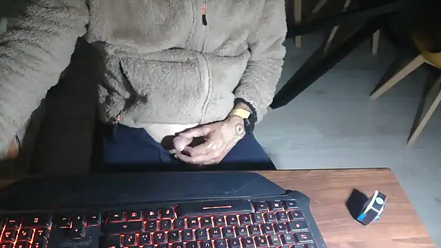 Snapshot of Adri_gard chatting on 04-20-26, 08:21 Adri gard online show from 04-20-26, 08:21