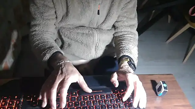 Snapshot of Adri_gard chatting on 04-21-26, 08:23 Adri gard online show from 04-21-26, 08:23
