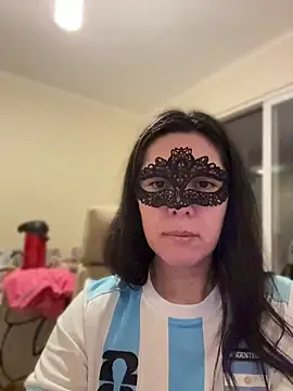 Snapshot of Reinacatchile chatting on 07-04-26, 01:45 Reinacatchile online show from 07-04-26, 01:45