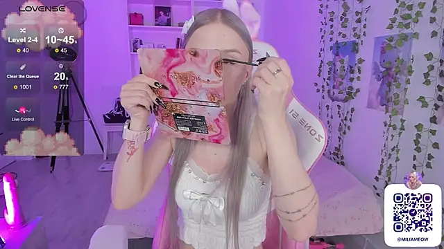 Snapshot of Milia_Parker chatting on 12-18-24, 08:36 Milia Parker online show from 12-18-24, 08:36