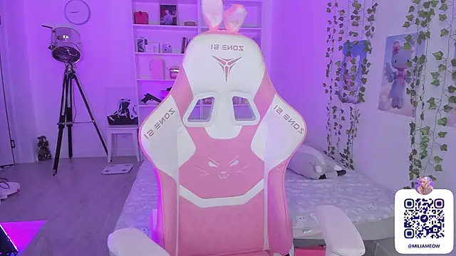 Snapshot of Milia_Parker chatting on 12-19-24, 10:21 Milia Parker online show from 12-19-24, 10:21