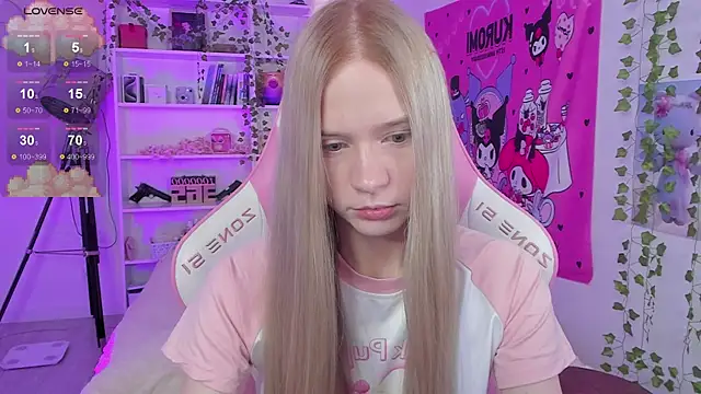 Snapshot of Milia_Parker chatting on 02-18-25, 01:54 Milia Parker online show from 02-18-25, 01:54