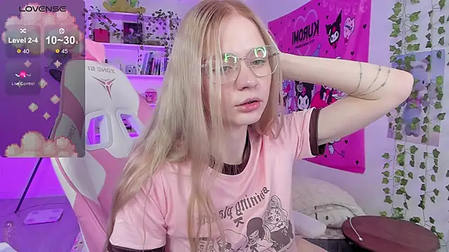 Snapshot of Milia_Parker chatting on 02-21-25, 10:04 Milia Parker online show from 02-21-25, 10:04