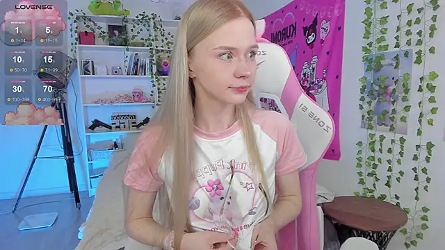 Snapshot of Milia_Parker chatting on 02-24-25, 02:19 Milia Parker online show from 02-24-25, 02:19