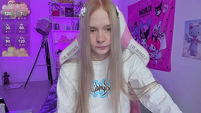 Snapshot of Milia_Parker chatting on 03-22-25, 12:28 Milia Parker online show from 03-22-25, 12:28