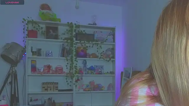 Snapshot of Milia_Parker chatting on 09-28-25, 09:20 Milia Parker online show from 09-28-25, 09:20