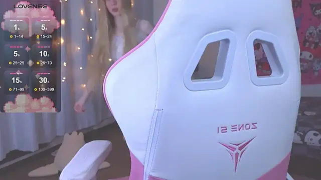 Snapshot of Milia_Parker chatting on 10-26-25, 08:48 Milia Parker online show from 10-26-25, 08:48