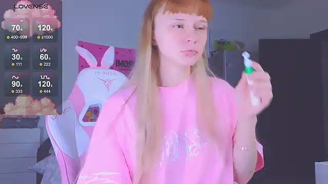 Snapshot of Milia_Parker chatting on 11-06-25, 10:21 Milia Parker online show from 11-06-25, 10:21