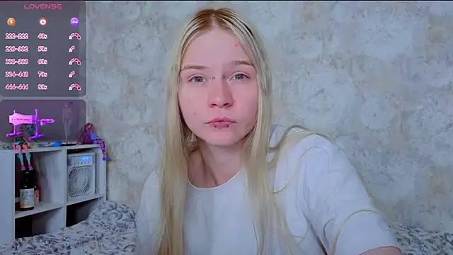 Snapshot of Milia_Parker chatting on 07-14-26, 06:13 Milia Parker online show from 07-14-26, 06:13
