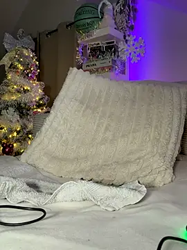 Snapshot of JezzyHill chatting on 12-13-25, 07:53 JezzyHill online show from 12-13-25, 07:53