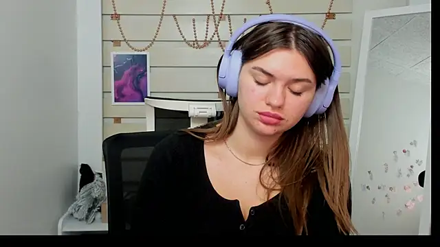 Josephine Kiss online show from 01-23-25, 10:01