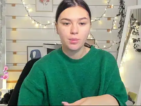 Josephine Kiss online show from 12-20-25, 02:13