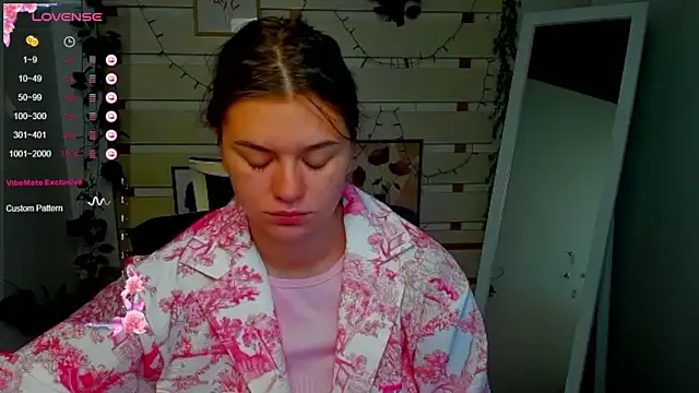 Josephine Kiss online show from 07-29-26, 06:00