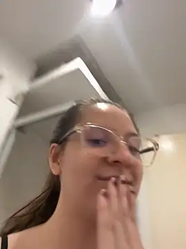 Snapshot of livgomez chatting on 10-02-25, 11:12 livgomez online show from 10-02-25, 11:12