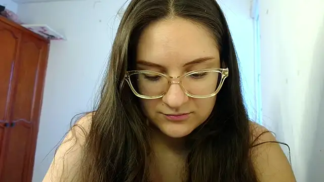 Snapshot of livgomez chatting on 10-18-25, 01:23 livgomez online show from 10-18-25, 01:23