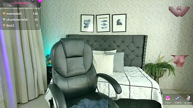 Snapshot of sussy__stone chatting on 12-23-24, 04:17 sussy stone online show from 12-23-24, 04:17