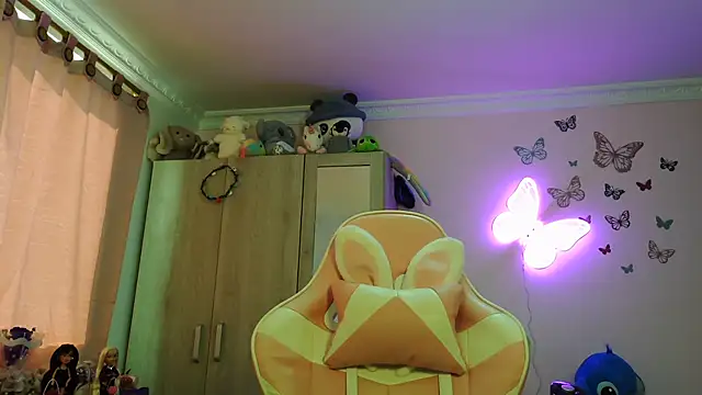 caroline jonson online show from 03-23-26, 02:54