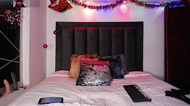 Tifanny Sweett online show from 12-18-24, 04:53