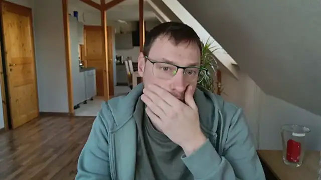 Snapshot of Relsxboy chatting on 01-08-25, 08:16 Relsxboy online show from 01-08-25, 08:16