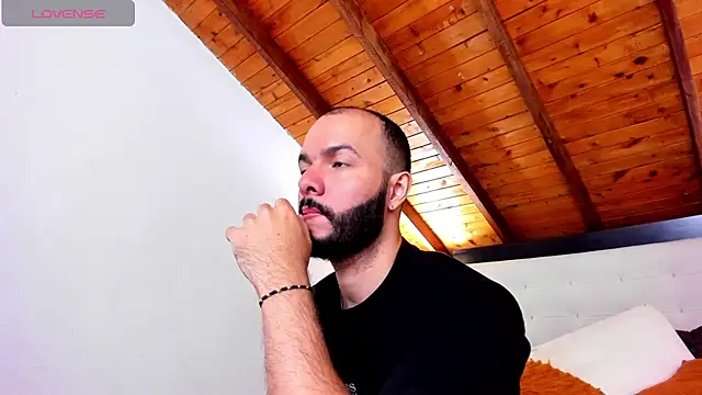 Tom Bailey online show from 10-12-25, 03:33