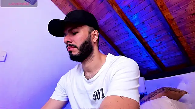 Tom Bailey online show from 04-12-26, 01:27