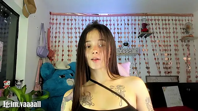 Snapshot of lucyy_tay chatting on 10-24-25, 11:01 lucyy tay online show from 10-24-25, 11:01