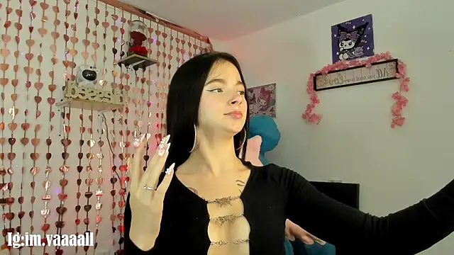 Snapshot of lucyy_tay chatting on 11-06-25, 06:53 lucyy tay online show from 11-06-25, 06:53