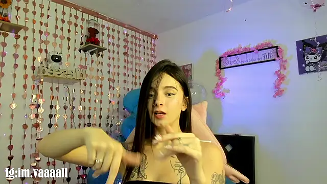 Snapshot of lucyy_tay chatting on 11-19-25, 01:22 lucyy tay online show from 11-19-25, 01:22