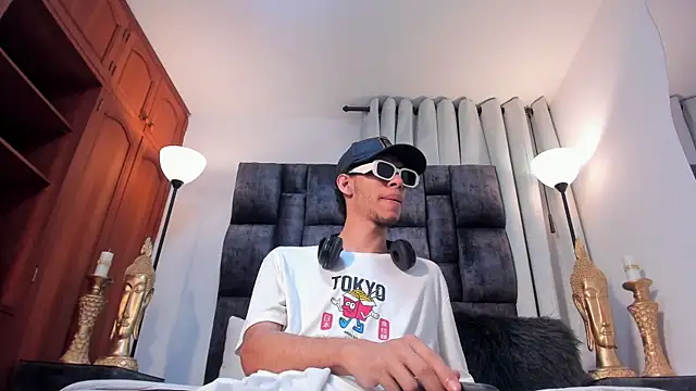 Snapshot of TomyMosterCock chatting on 12-06-24, 12:45 TomyMosterCock online show from 12-06-24, 12:45