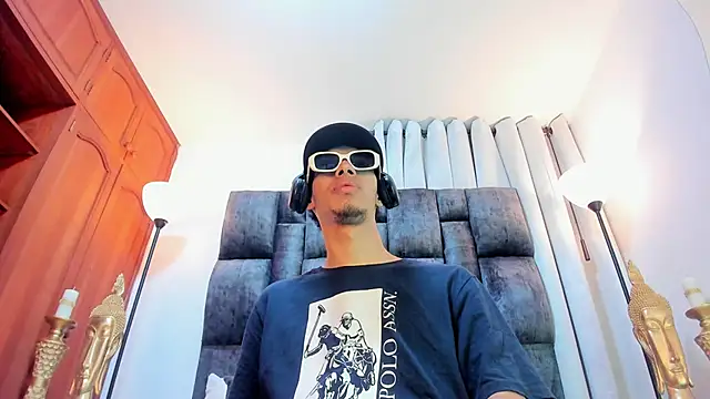 Snapshot of TomyMosterCock chatting on 12-11-24, 12:54 TomyMosterCock online show from 12-11-24, 12:54