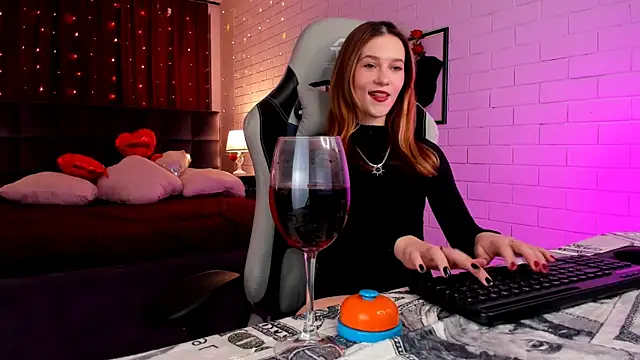 LolaLemona online show from 03-02-25, 09:31