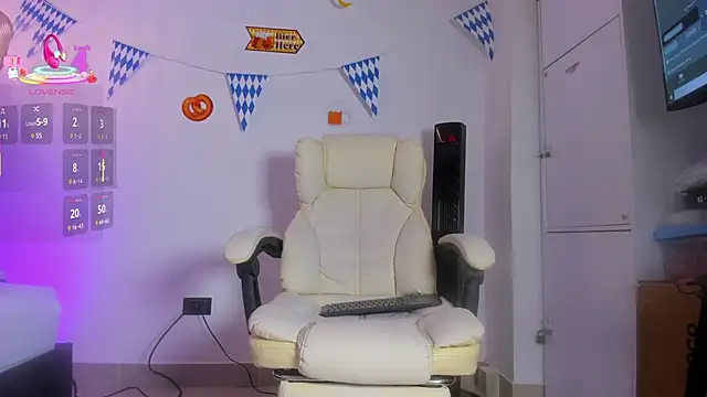 AllisonRoberts  online show from 10-03-25, 07:33