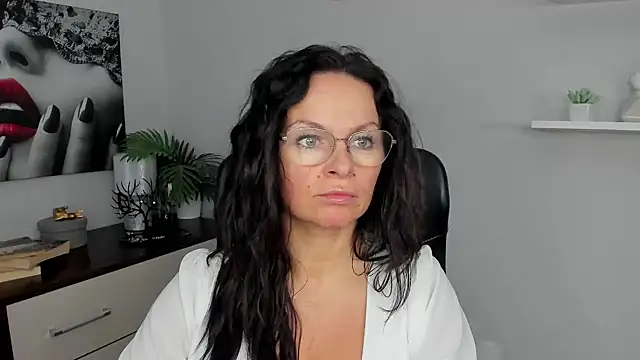 Snapshot of HelenLuxx chatting on 01-24-25, 10:11 HelenLuxx online show from 01-24-25, 10:11