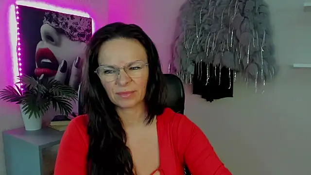 Snapshot of HelenLuxx chatting on 03-21-25, 01:34 HelenLuxx online show from 03-21-25, 01:34