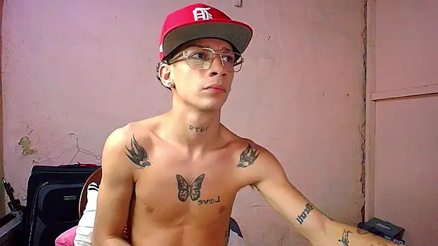 Snapshot of mateodeamjo chatting on 07-14-26, 04:17 mateodeamjo online show from 07-14-26, 04:17
