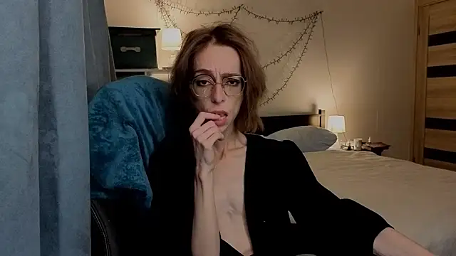 Snapshot of amber_quell_here chatting on 10-10-25, 02:16 amber quell here online show from 10-10-25, 02:16