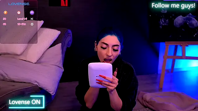 AriaVoss online show from 09-29-25, 08:24