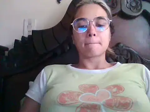 trianabell online show from 02-17-25, 03:42