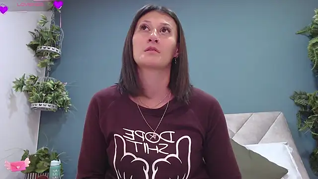 SharisWillian online show from 02-07-25, 03:34