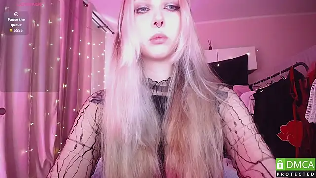 JustMeowGirl online show from 06-15-26, 05:31